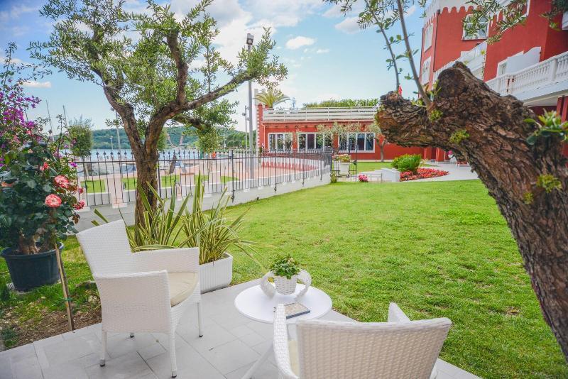 Hotel Villa Garuti ปาเดงเก ซุล การ์ดา ภายนอก รูปภาพ