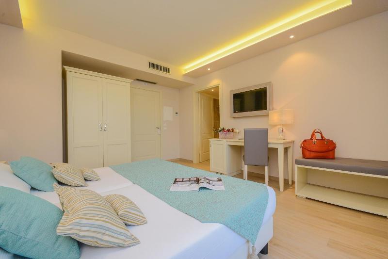 Hotel Villa Garuti ปาเดงเก ซุล การ์ดา ภายนอก รูปภาพ