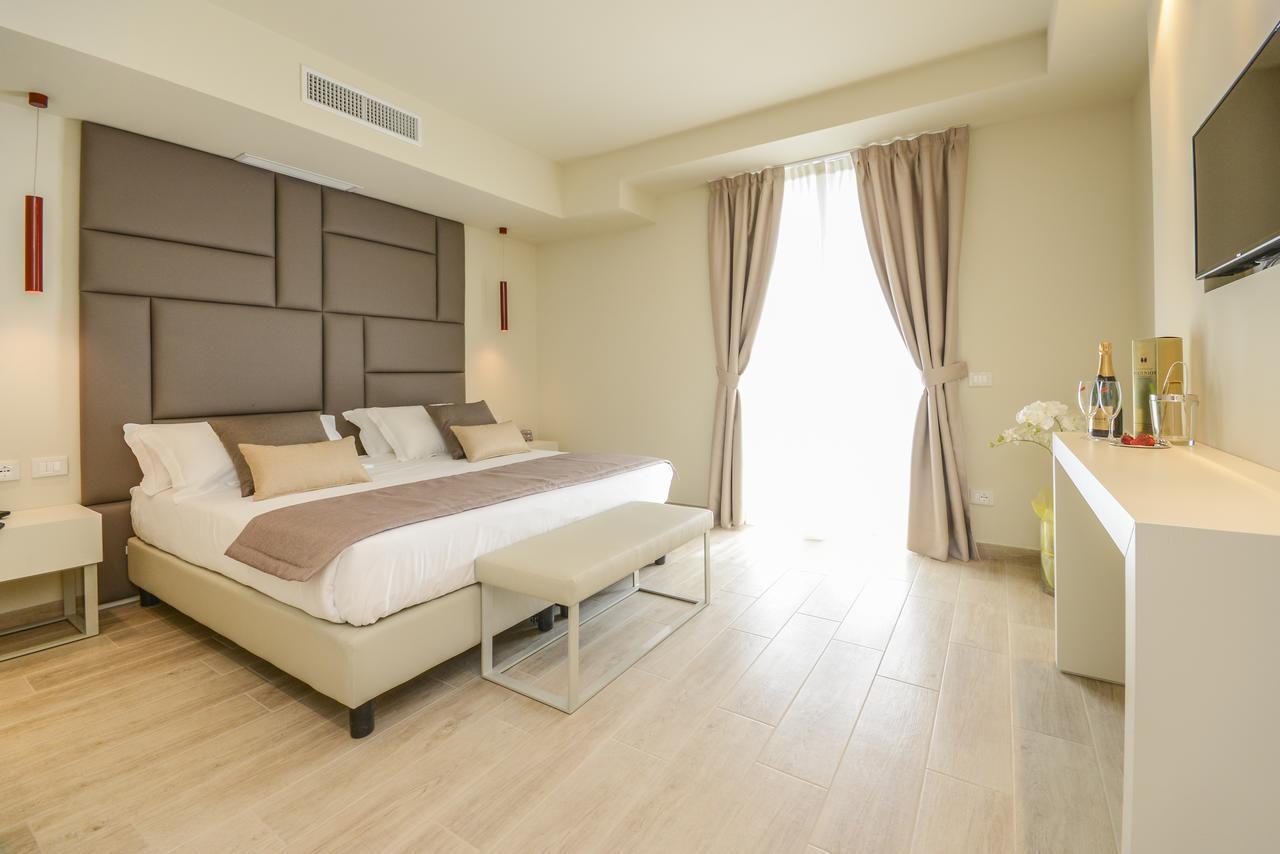 Hotel Villa Garuti ปาเดงเก ซุล การ์ดา ภายนอก รูปภาพ