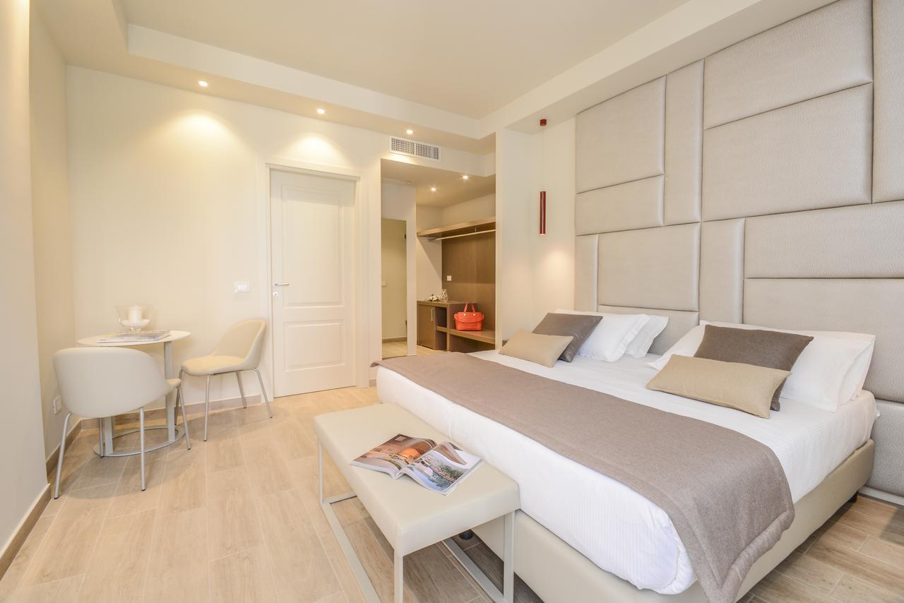 Hotel Villa Garuti ปาเดงเก ซุล การ์ดา ภายนอก รูปภาพ