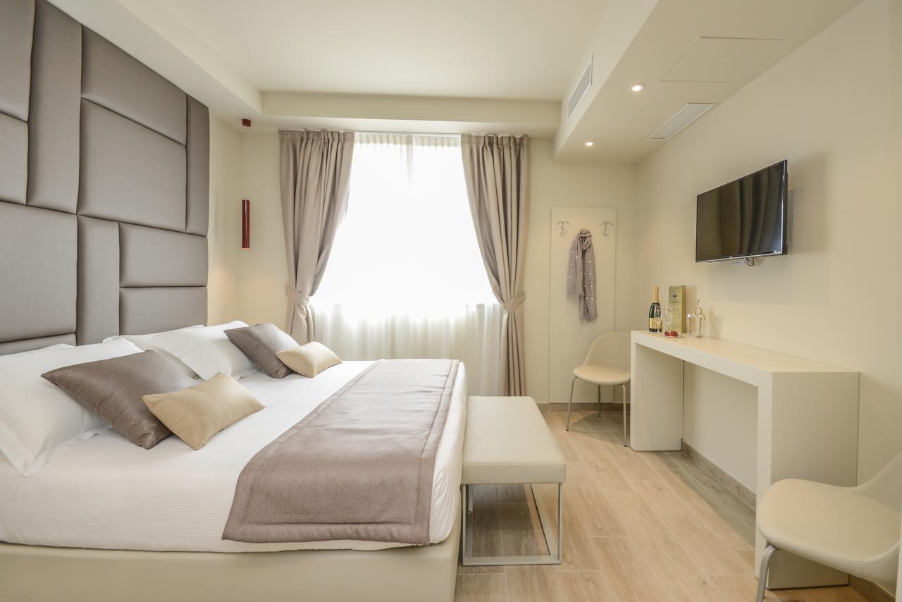 Hotel Villa Garuti ปาเดงเก ซุล การ์ดา ภายนอก รูปภาพ