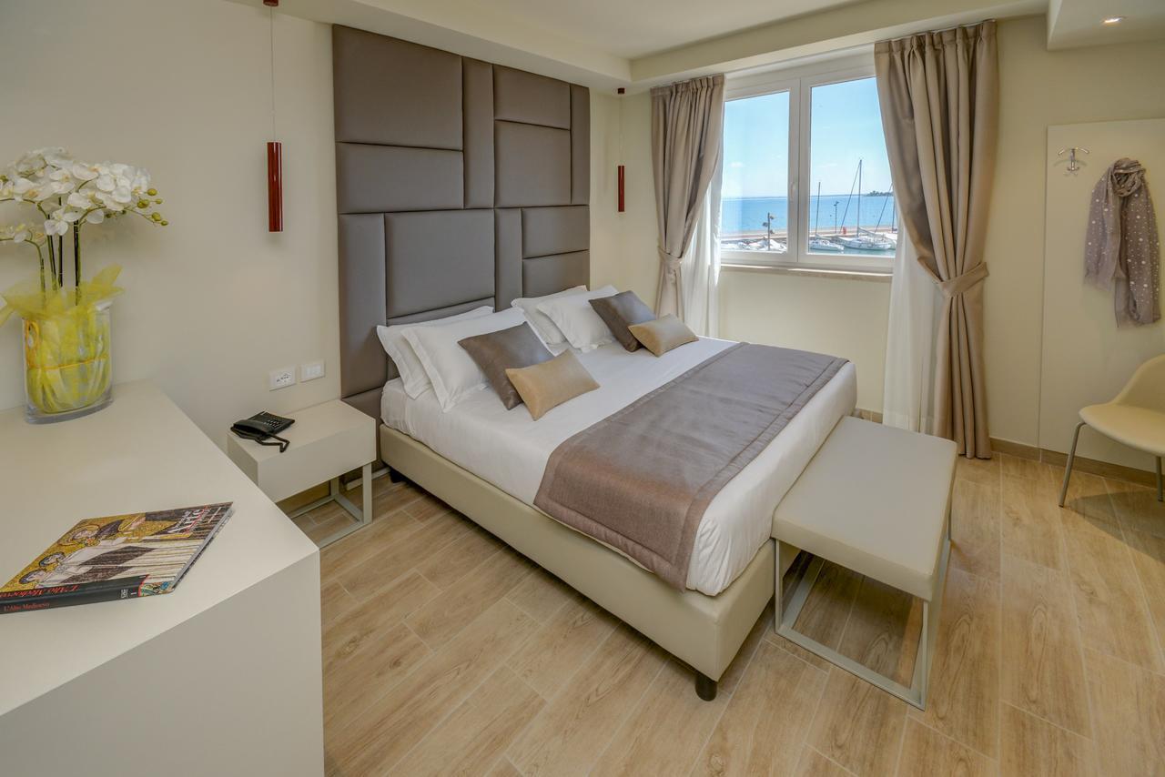 Hotel Villa Garuti ปาเดงเก ซุล การ์ดา ภายนอก รูปภาพ