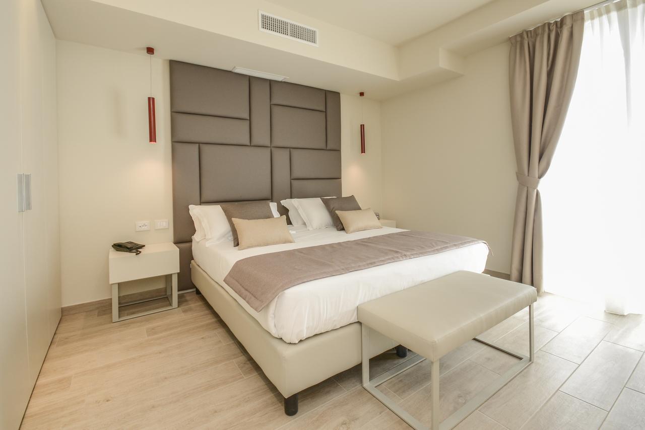 Hotel Villa Garuti ปาเดงเก ซุล การ์ดา ภายนอก รูปภาพ